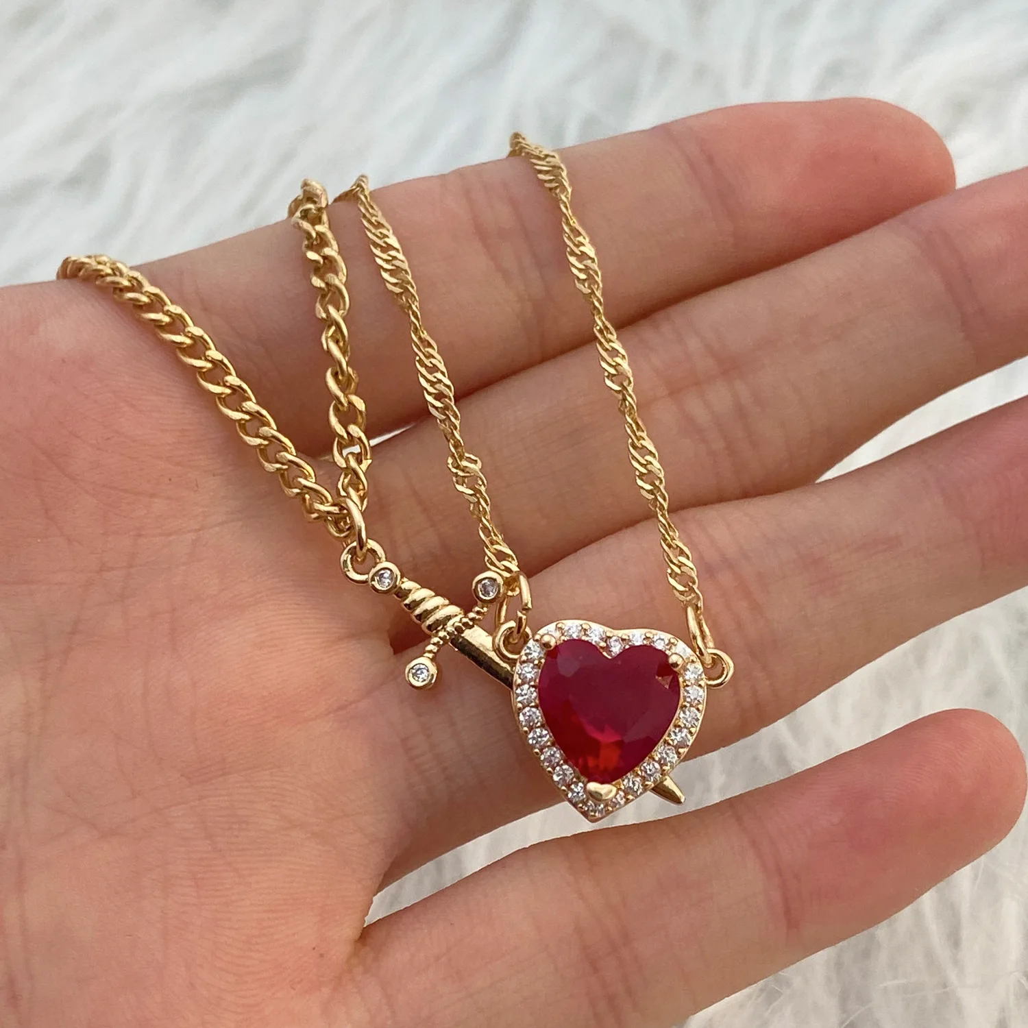 Wedding Qw - ゴシックハートと剣のカップルネックレスファッションウェディングパーティージュエリージコンハートダガー組み立てペンダントチョーカーギフト彼女へ